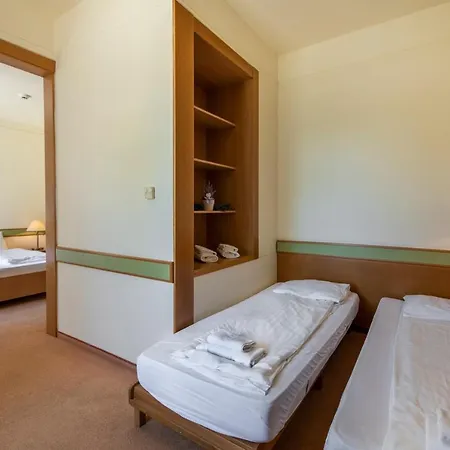 Zichy Park 4*