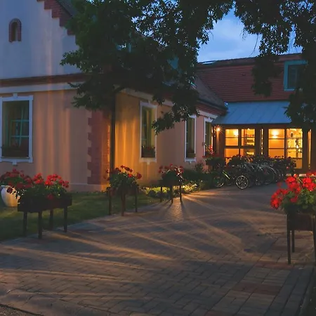 酒店 Zichy Park Bikács