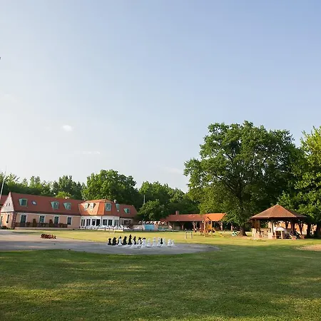 Zichy Park 4*